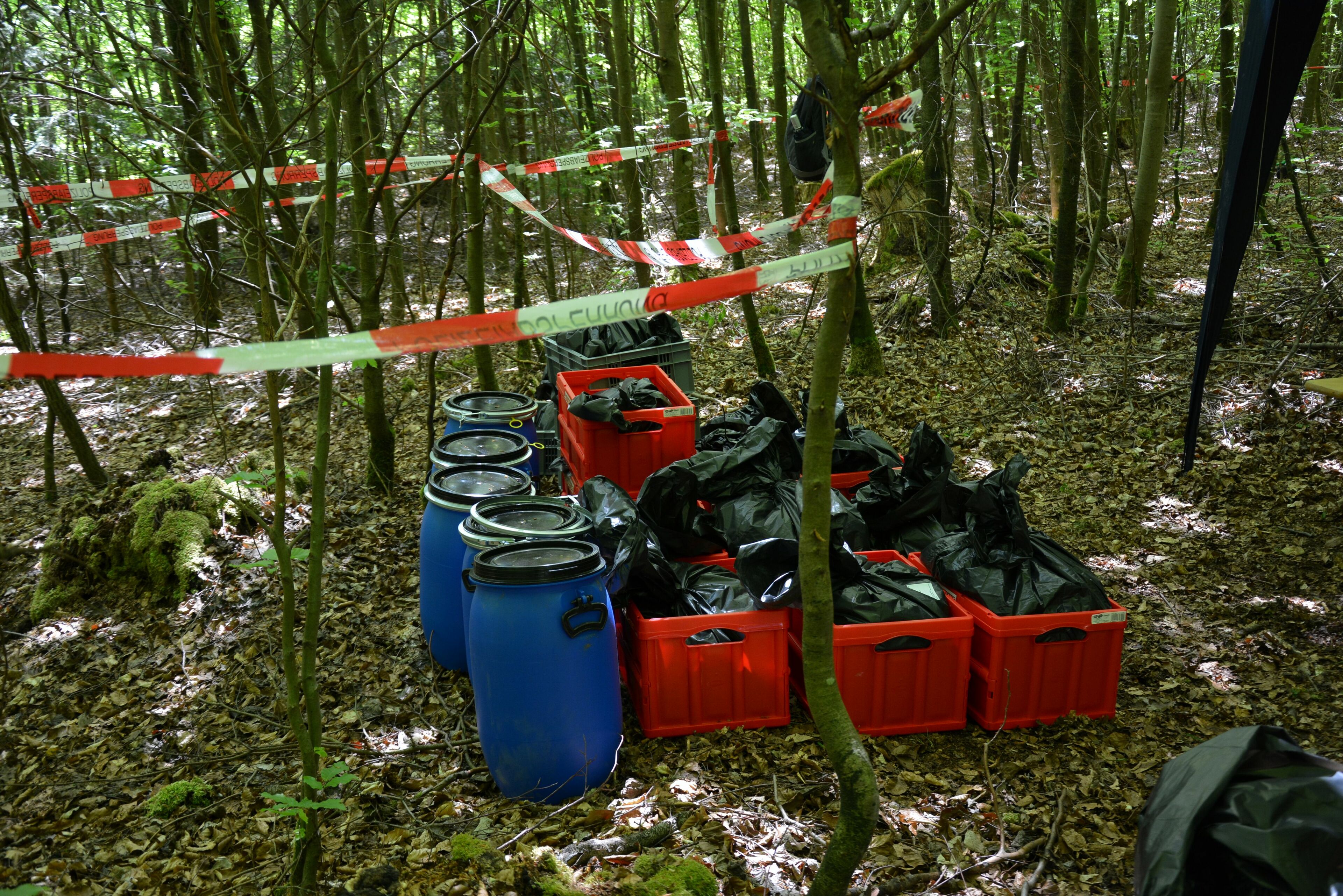 Skelettierte Leichenteile im Wald , © Polizeipräsidium Oberbayern Nord
