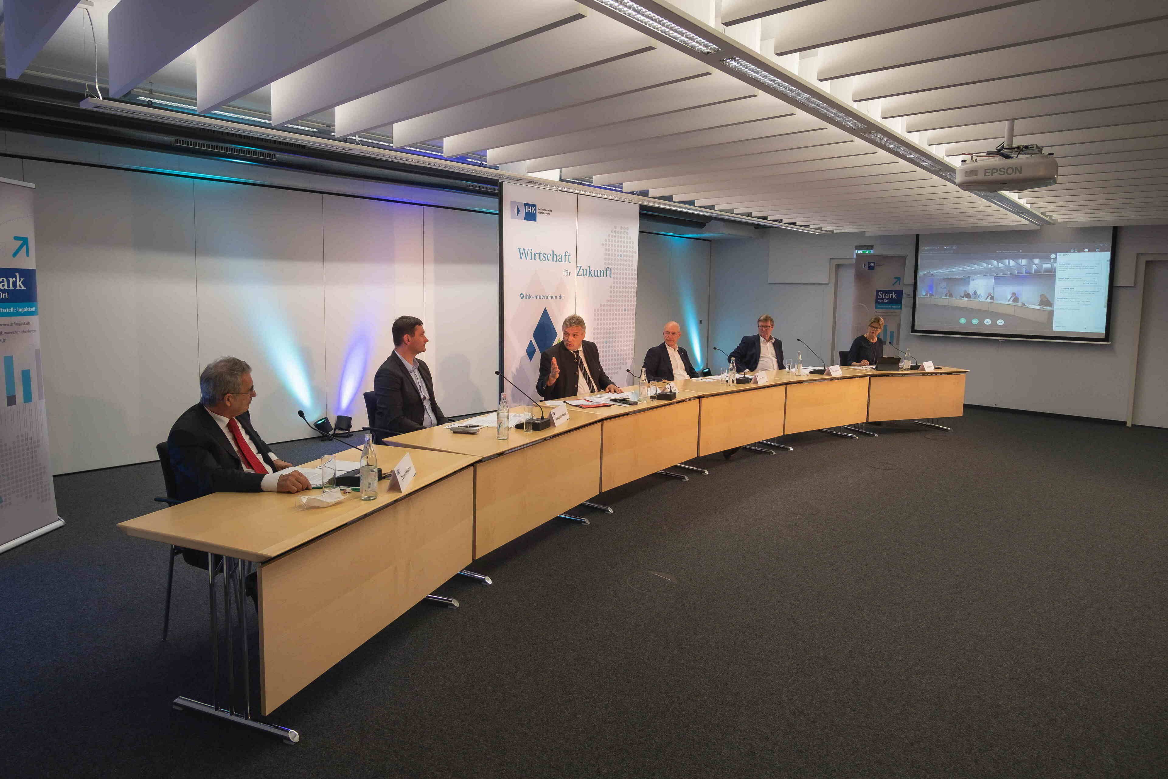 Mut zur Zukunft - IHK-Wirtschaftsgespräch mit Staatssekretär Weigert